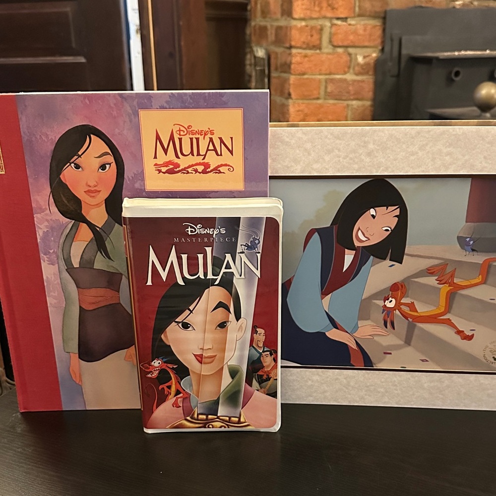 Disney Mulan Illustrated Book with VHS Tape and Animation Lithograph 1999
